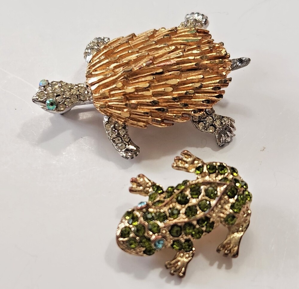 Vtg Lot 2 MCM Figural Broochs Two-Tone Turtle Green Pave' Frog Gold Whimsical